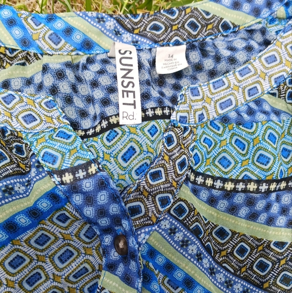 SUNSET RD., Sheer top. Size Large. - Picture 2 of 3